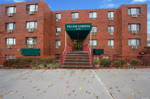 66-60 80th St #302, Middle Village, NY 11379