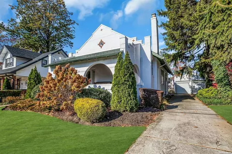 77 Clark Ave, Massapequa, NY 11758