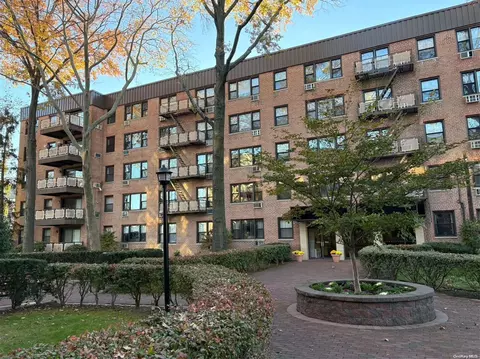 4 Birchwood Ct #4M, North Hempstead, NY 11501