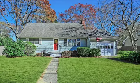 163 Rollstone Ave, West Sayville, NY 11796