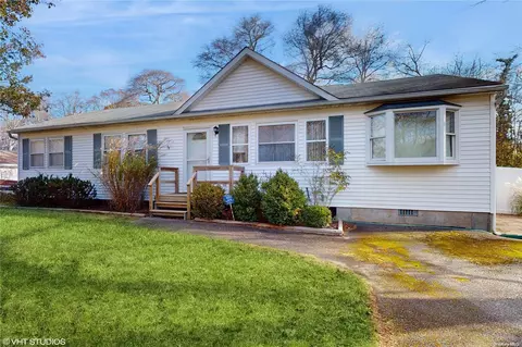 25 W Riviera Dr, Mastic Beach, NY 11951