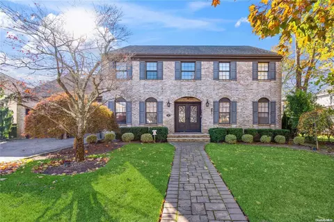 30 Columbia Rd, Rockville Centre, NY 11570
