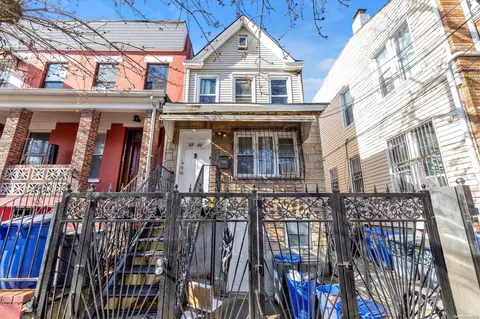 32-32 96th St, New York, NY 11369