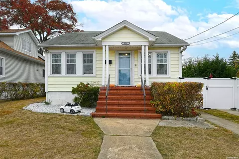 694 Wyckoff Ave, Bellmore, NY 11710