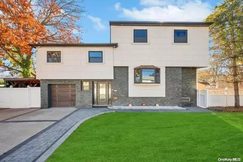 212 Erlanger Blvd, North Babylon, NY 11703