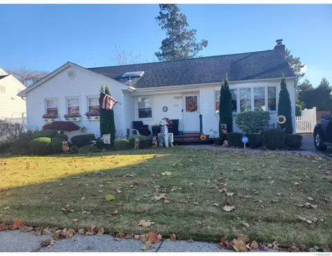 1500 Cleveland Ave, East Meadow, NY 11554