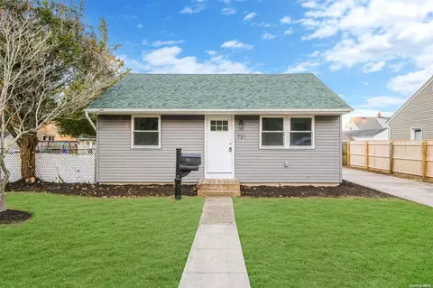 731 Montauk Hwy, Oakdale, NY 11769