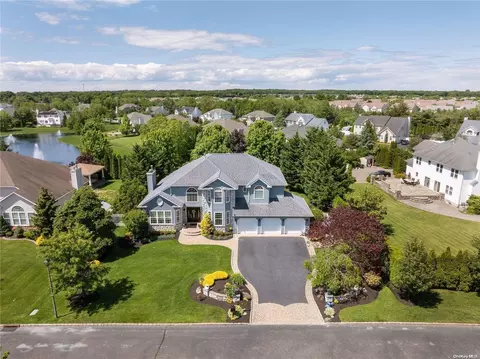 38 Island Trl, Mount Sinai, NY 11766