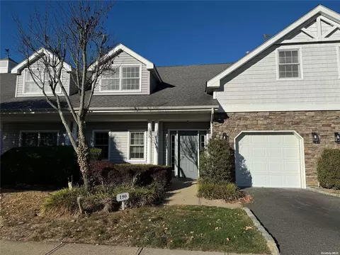 190 Pond View Dr #383, North Hempstead, NY 11050