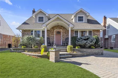 51 Crandall Dr, North Hempstead, NY 11501