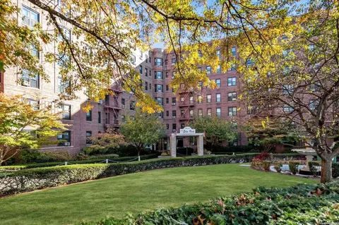 84-01 Main St #209, Jamaica, NY 11435