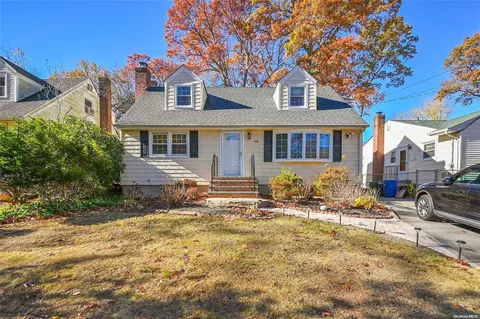195 Melville Rd, Huntington Station, NY 11746