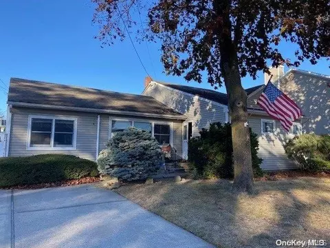 125 Ontario Ave, Massapequa, NY 11758