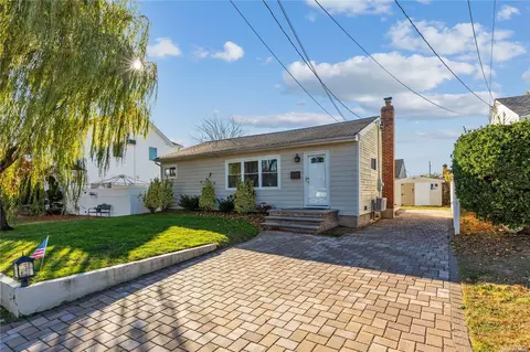 205 N 2nd St, Bethpage, NY 11714