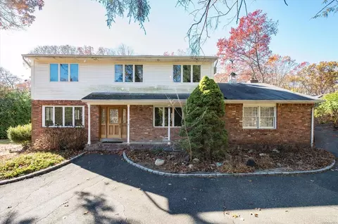 40 Valleywood Rd, Commack, NY 11725