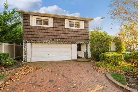 1025 Cedarhurst St, Valley Stream, NY 11581