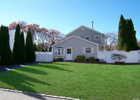 64 Avenue C, Holbrook, NY 11741