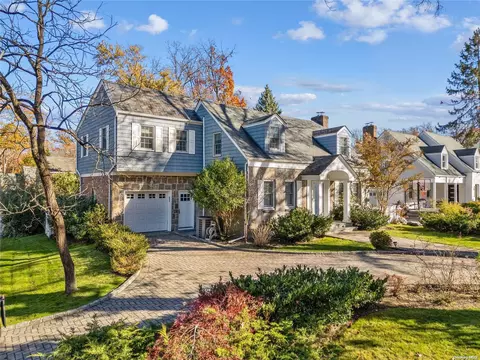 40 Elliot Rd, North Hempstead, NY 11021