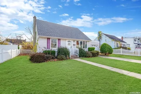 158 Throop St, West Babylon, NY 11704
