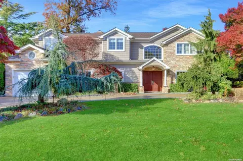 27 Ridge Dr E, North Hempstead, NY 11576