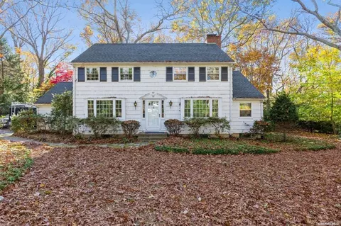 18 Highwood Rd, Setauket, NY 11733