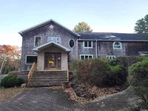 227 Beverly Rd, Huntington Station, NY 11746