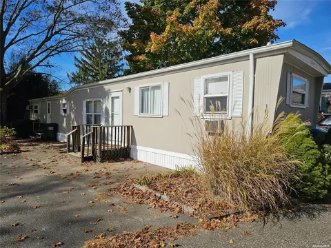 1964-102 River Rd, Calverton, NY 11933