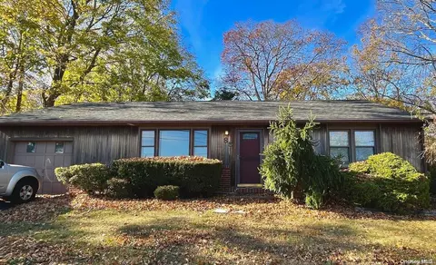85 Kenneth Ave, Huntington, NY 11743