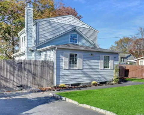 124 Woodside Rd, Mastic Beach, NY 11951