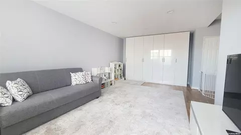 64-34 102st #5Z, Rego Park, NY 11374
