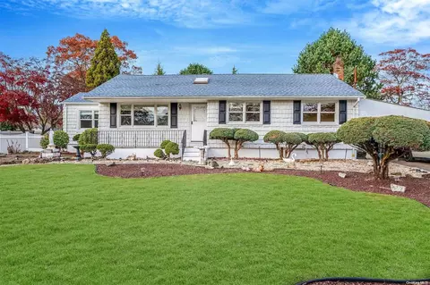 25 Cherry Ave, Holtsville, NY 11742