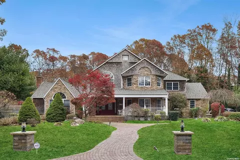 23 Gateway Ln, Manorville, NY 11949