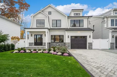2780 Woods Ave, East Meadow, NY 11554