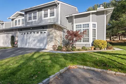 142 Colony Dr #142, Holbrook, NY 11741
