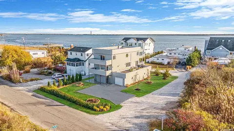 12 Oak Beach Rd, Babylon, NY 11702