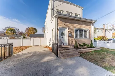 243 Brook St, North Hempstead, NY 11590