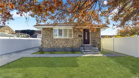 22 Argyle Ave, Uniondale, NY 11553