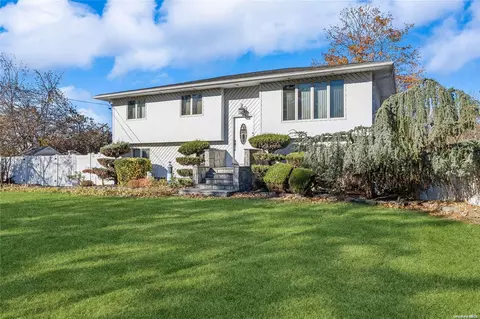 115 Davis St, Hauppauge, NY 11788