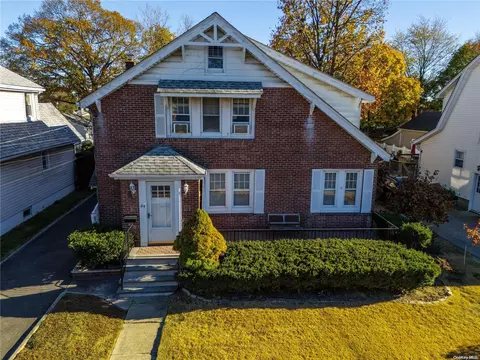 64 Miriam St, Valley Stream, NY 11581