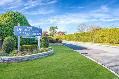 336 Commack Rd #17, Deer Park, NY 11729