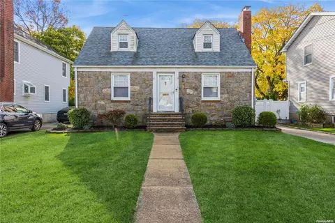 235 Thelma Ave, Merrick, NY 11566