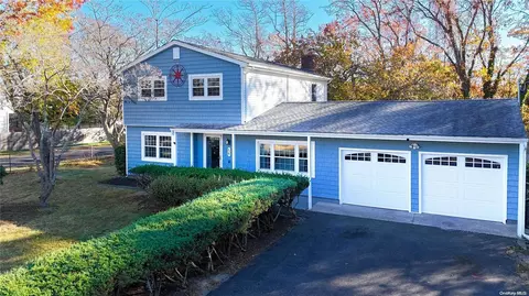 54 Saint George Dr, Shirley, NY 11967