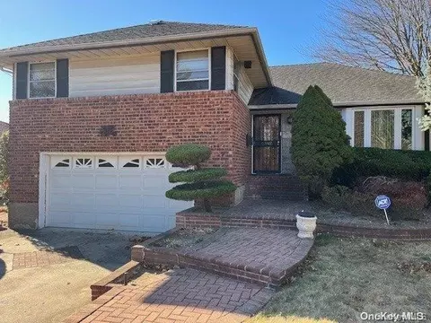 855 Baldwin Dr, Westbury, NY 11590