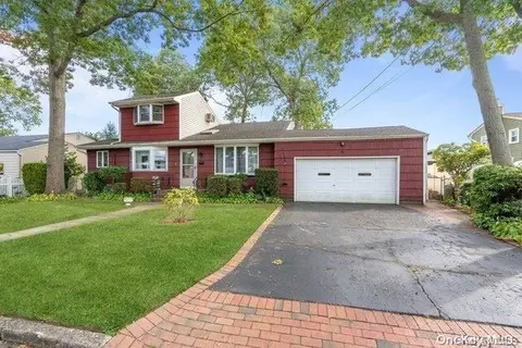 822 Elmwood Rd, West Babylon, NY 11704