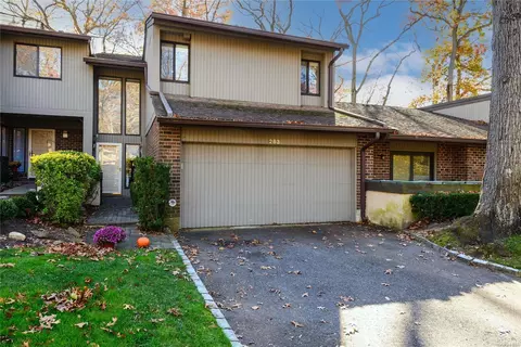 283 Carriage House Dr #283, Jericho, NY 11753