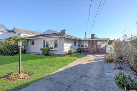 77 Weidner Ave, Oceanside, NY 11572