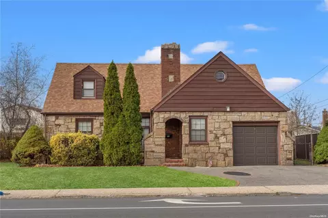 90 Nassau Blvd, West Hempstead, NY 11552