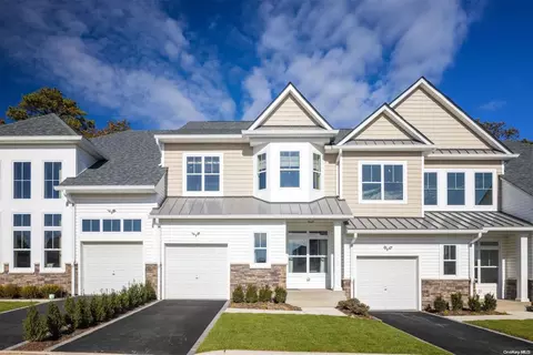 1239 Old Nichols Rd #51, Islandia, NY 11749