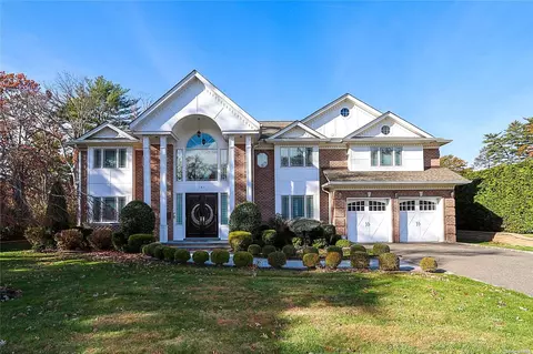 186 Parkway Dr, North Hempstead, NY 11577