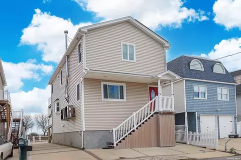 3714 Somerset Dr, Seaford, NY 11783